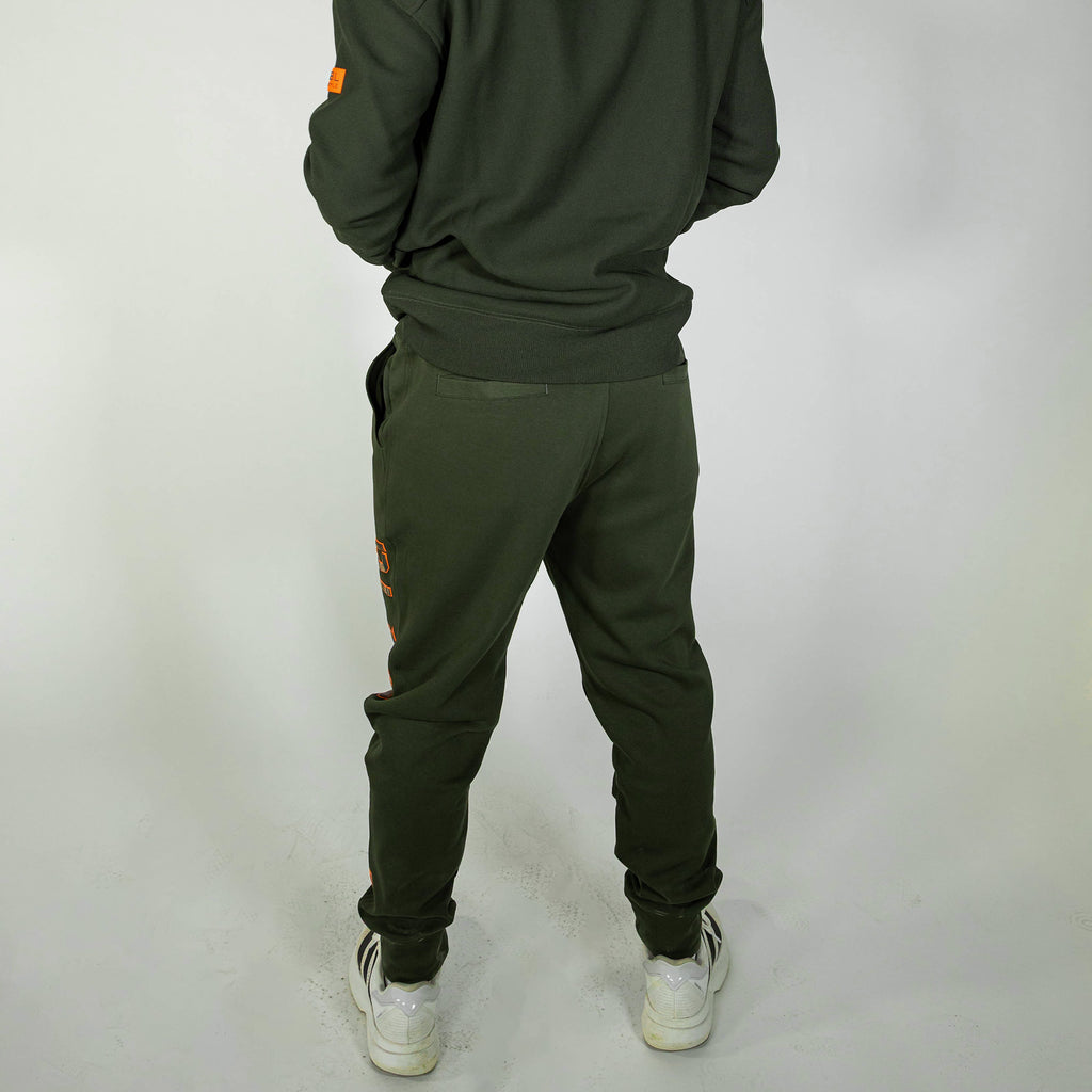 Adult model wearing green Realtree Legacy Diamond Relaxed Fit Camo joggers