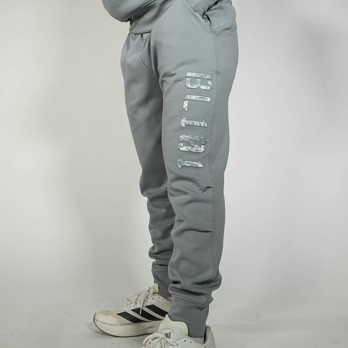 Adult model wearing gray Realtree Aspect Diamond Relaxed Fit Camo joggers
