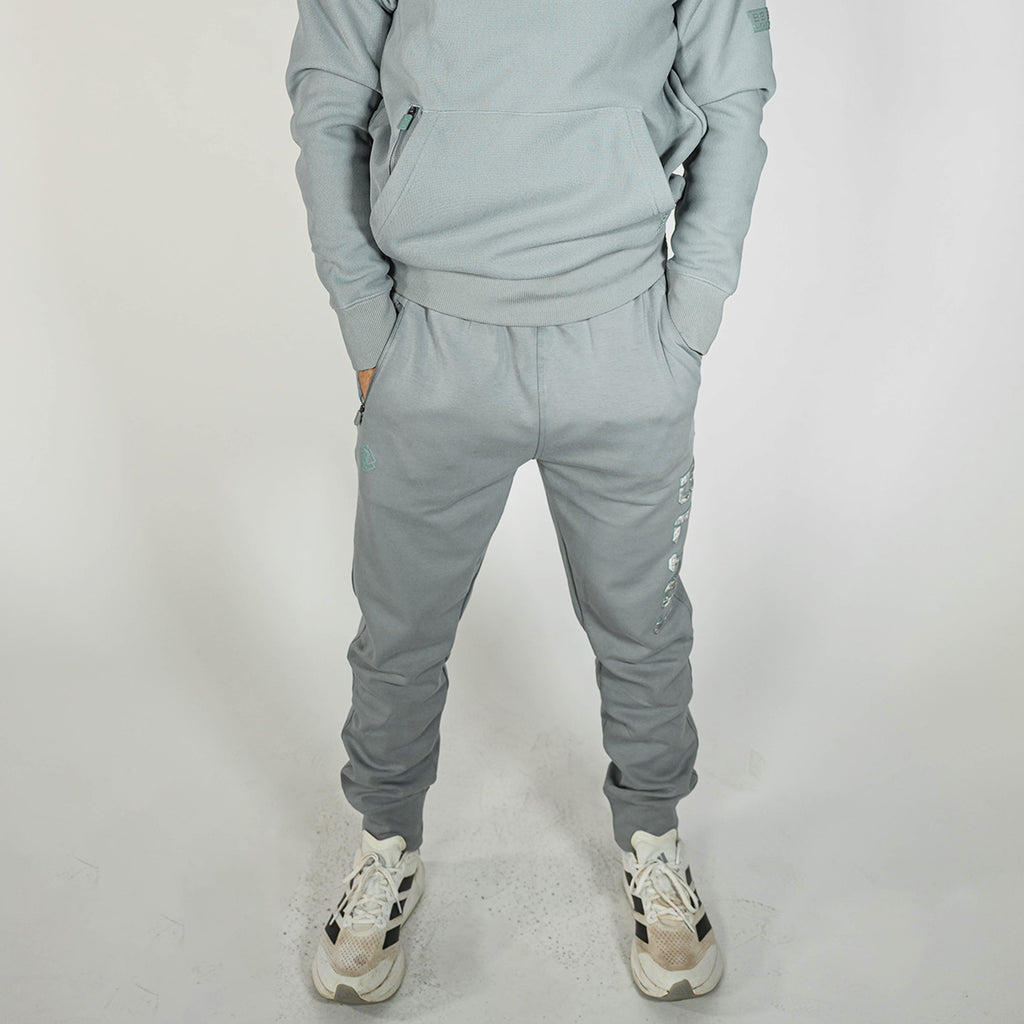 Adult model wearing gray Realtree Aspect Diamond Relaxed Fit Camo joggers
