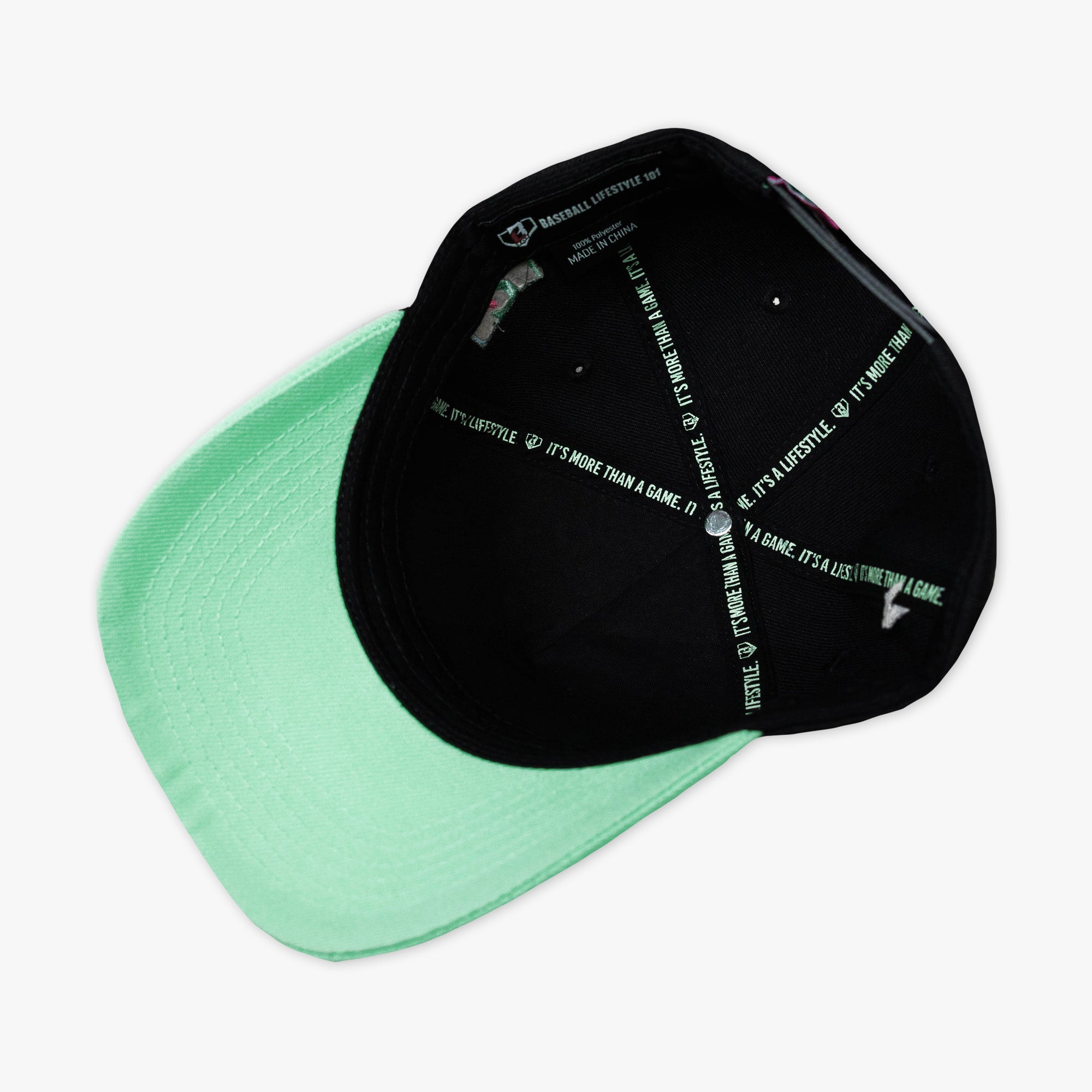 Black hat with "Hit Tanks" design — product view