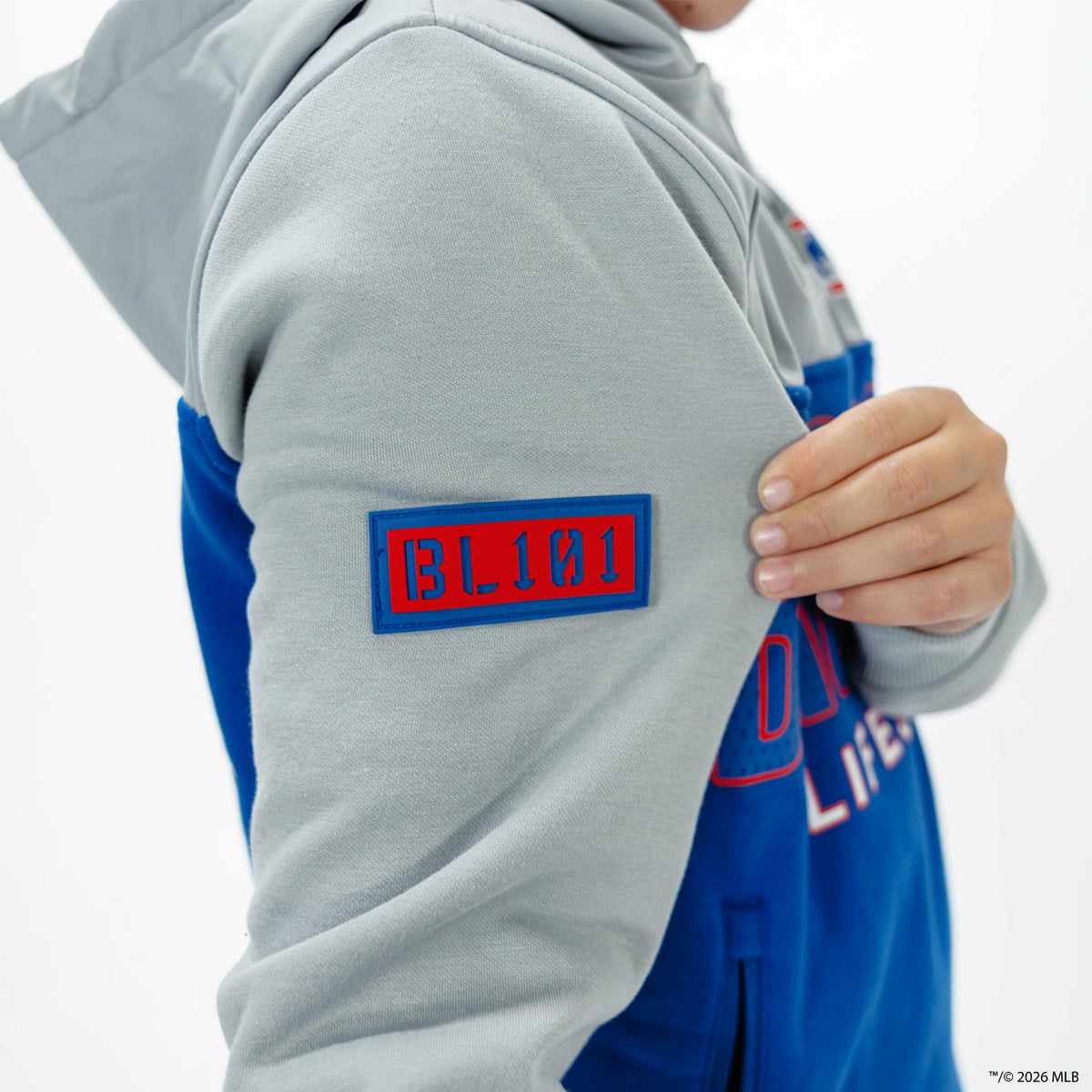 Youth model wearing blue Chicago Cubs Color Block youth quarter zip